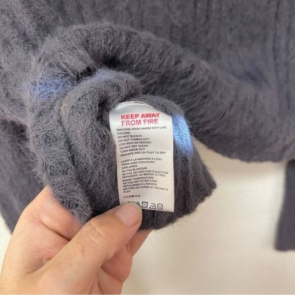 Urban Outfitters Gray Fuzzy Crop Top Cardigan Sz Small SP - Picture 5 of 5